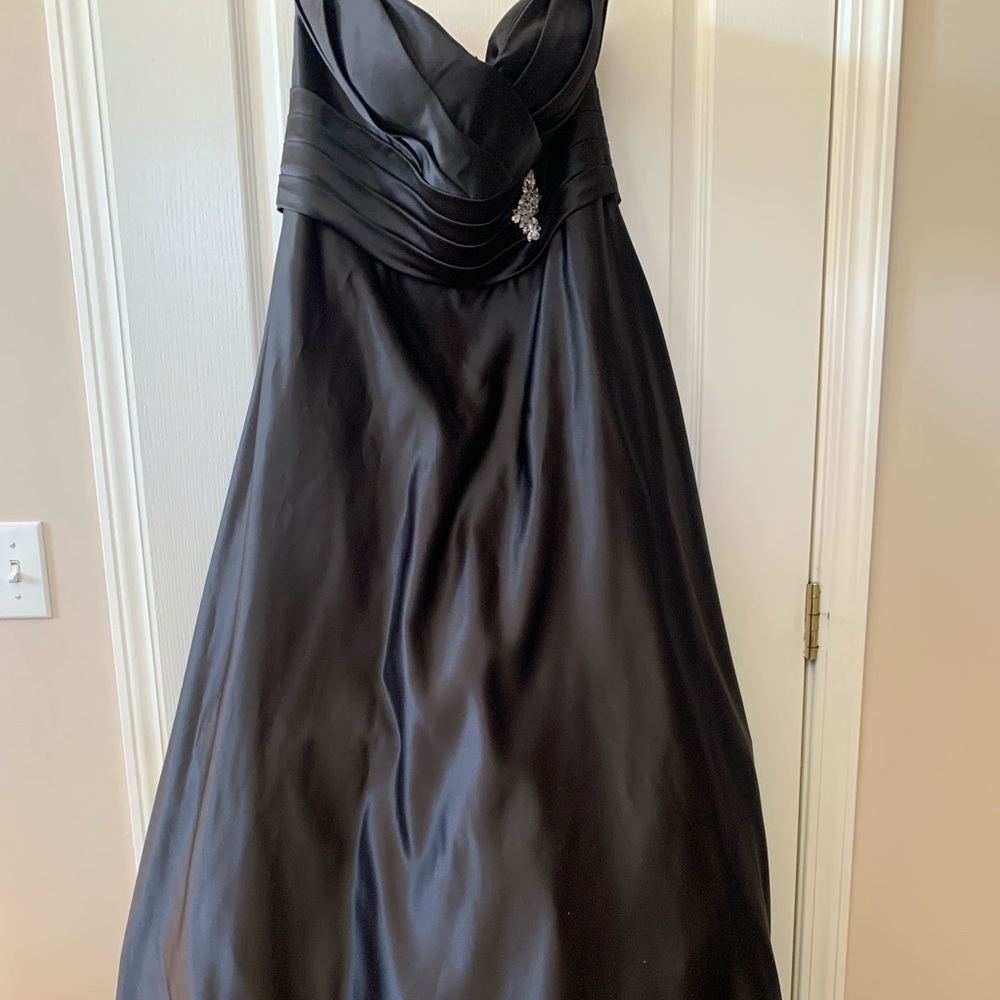 Black polyester formal gown - no alterations.  Perfect for formal or prom.